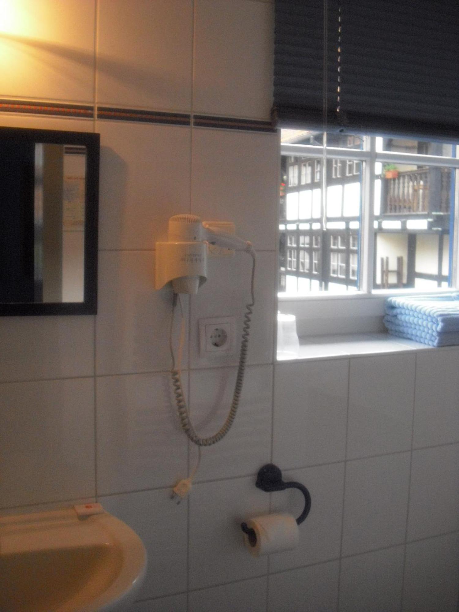 Fachwerkhotel - Ferienhaeuser Vorhof Zur Hoelle Quedlinburg Room photo